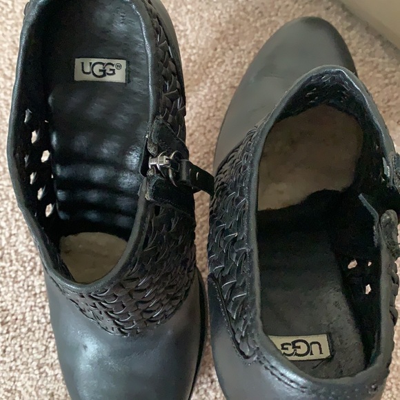 UGG Leather Zip Up Bootie - Picture 4 of 4